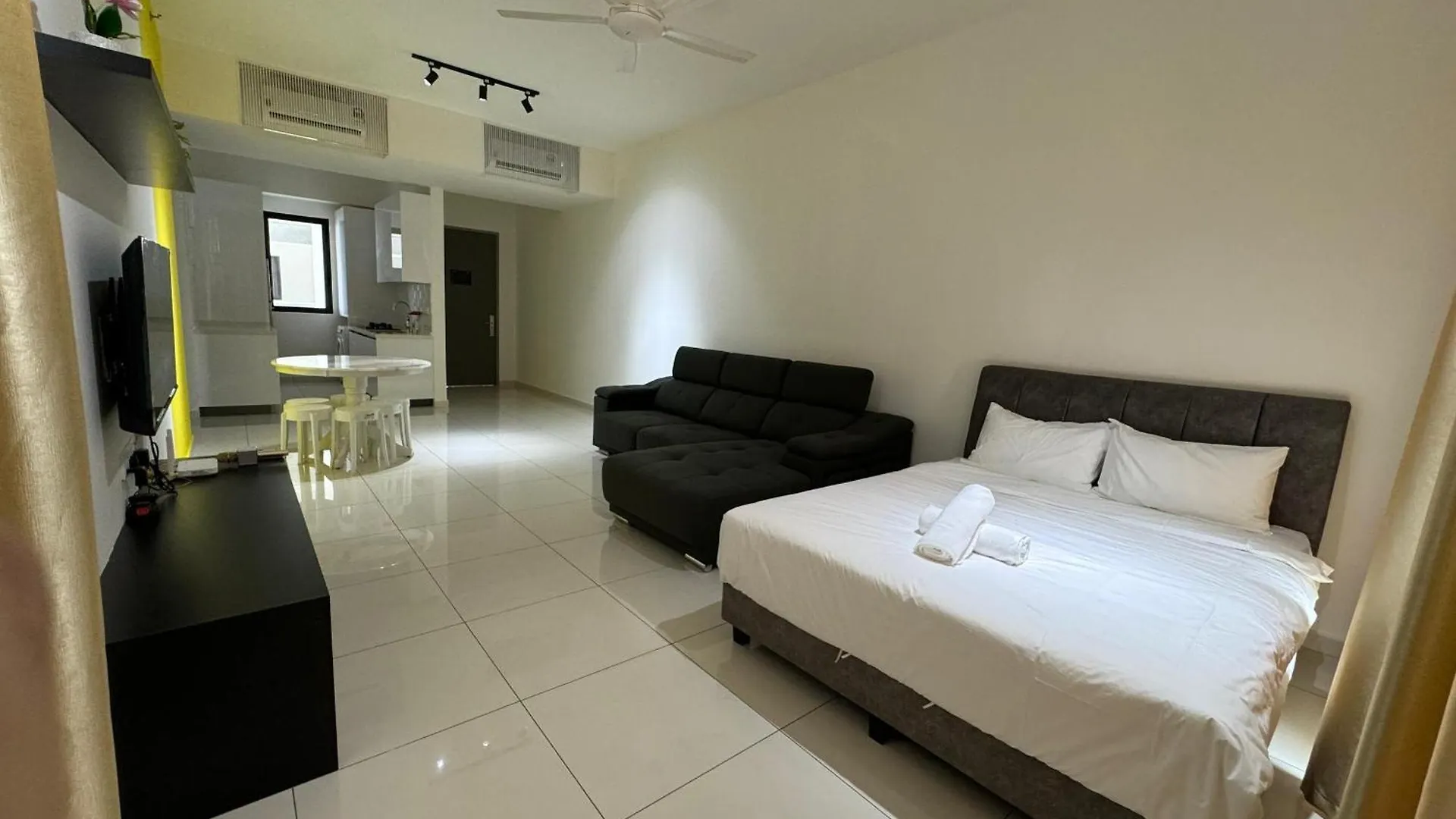 Cozy Comfort- Beacon Executives Suite George Town 0*,  Malásia
